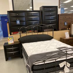 New Queen Bedroom Group 