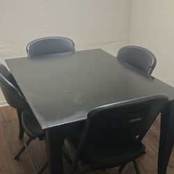 Dinning Room with 4 Chairs