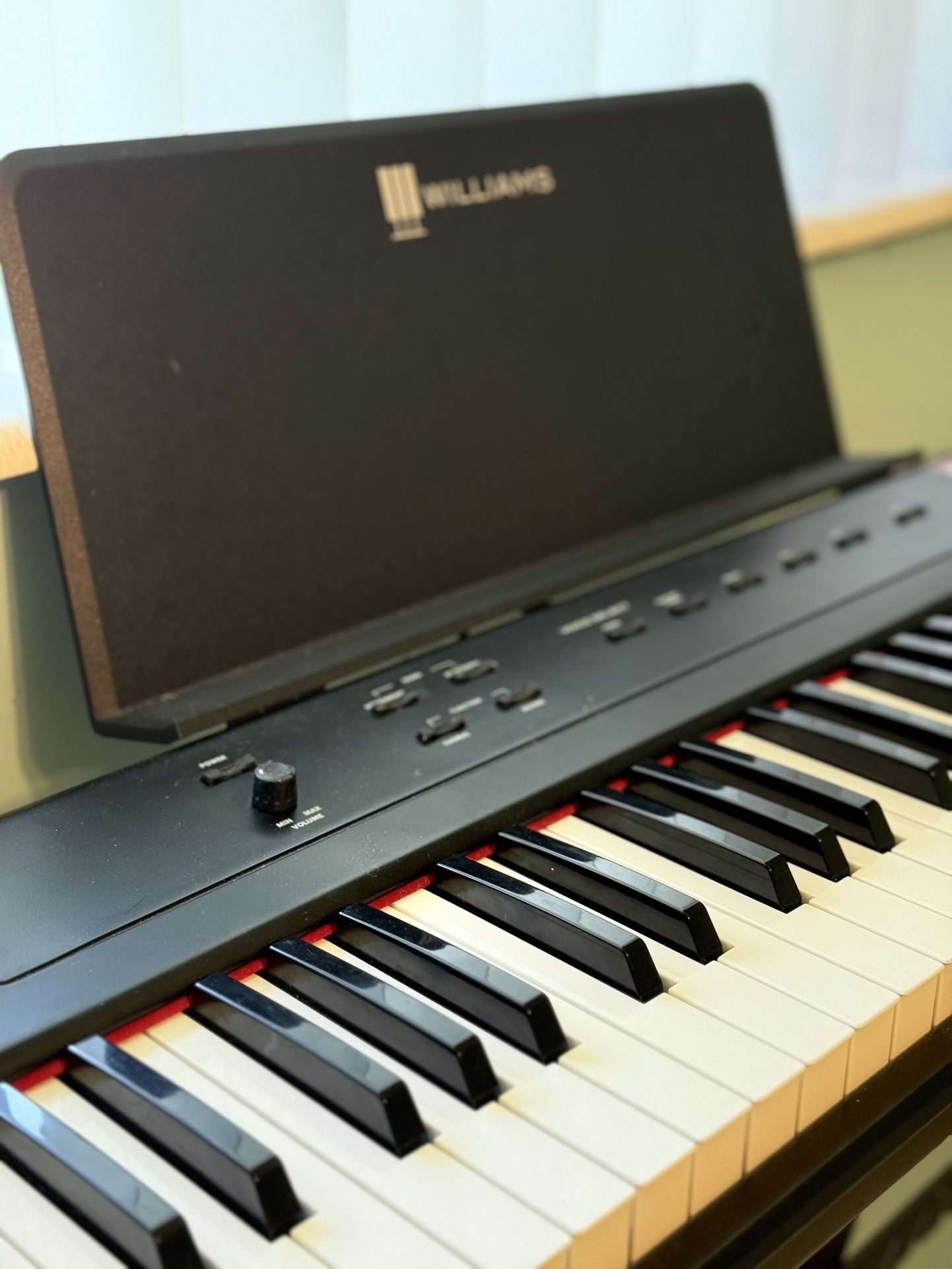 Williams Legato III - Electric 88 Key With Stand