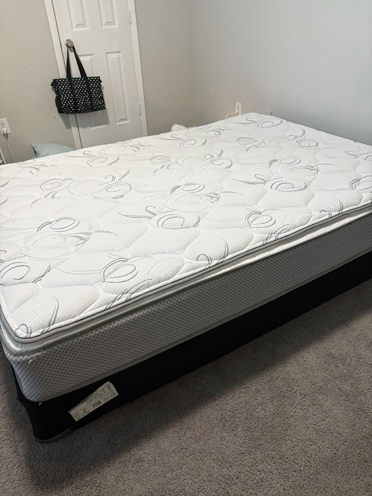 Queen Size Mattress & Foundation 