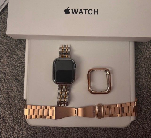 Apple Watch SE 2 44mm With 2 Additional Bands Great Cond. $225