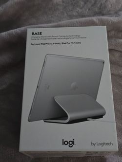 Logitech BASE Charging Stand Smart Connector dock for iPad Pro U-D0010