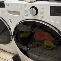 Lg washer and dryer work great moving need gone 500$ obo 