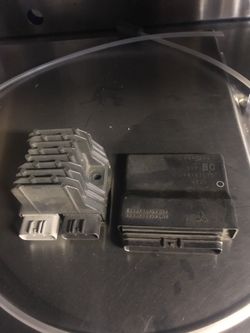 2005 Yamaha R1 Voltage Regulator and ECU.