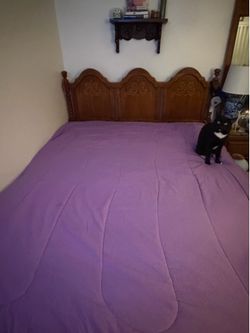Queen bed set with mattress