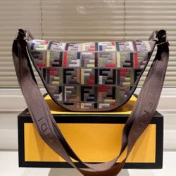 FENDI Melon Small Men's Bag! FF Embroidery Classic Eye-Catching