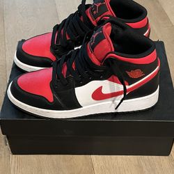 Air Jordan MID (GS) (Size: 5.5 men’s) 