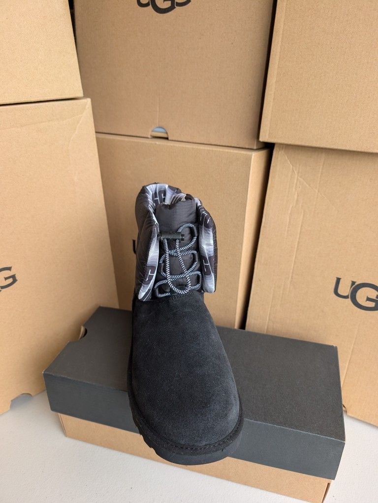 Classic Maxi UGG Boots. Size 7
