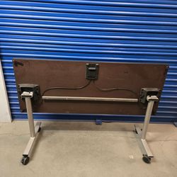 Foldable table/desk on casters