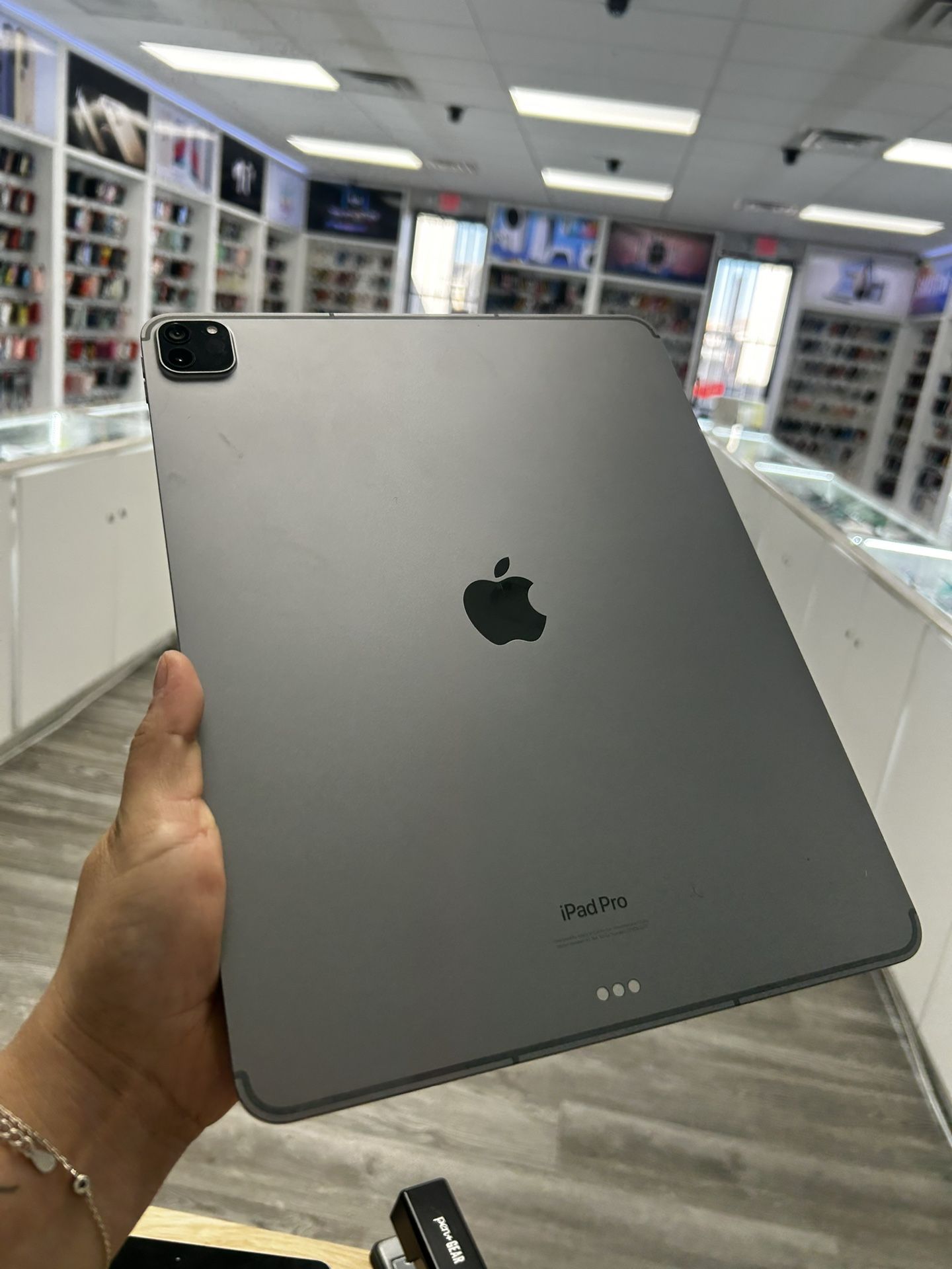 iPad Pro 12.9 Inch 6th Gen LTE