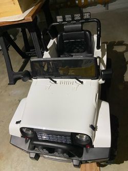 White electric jeep