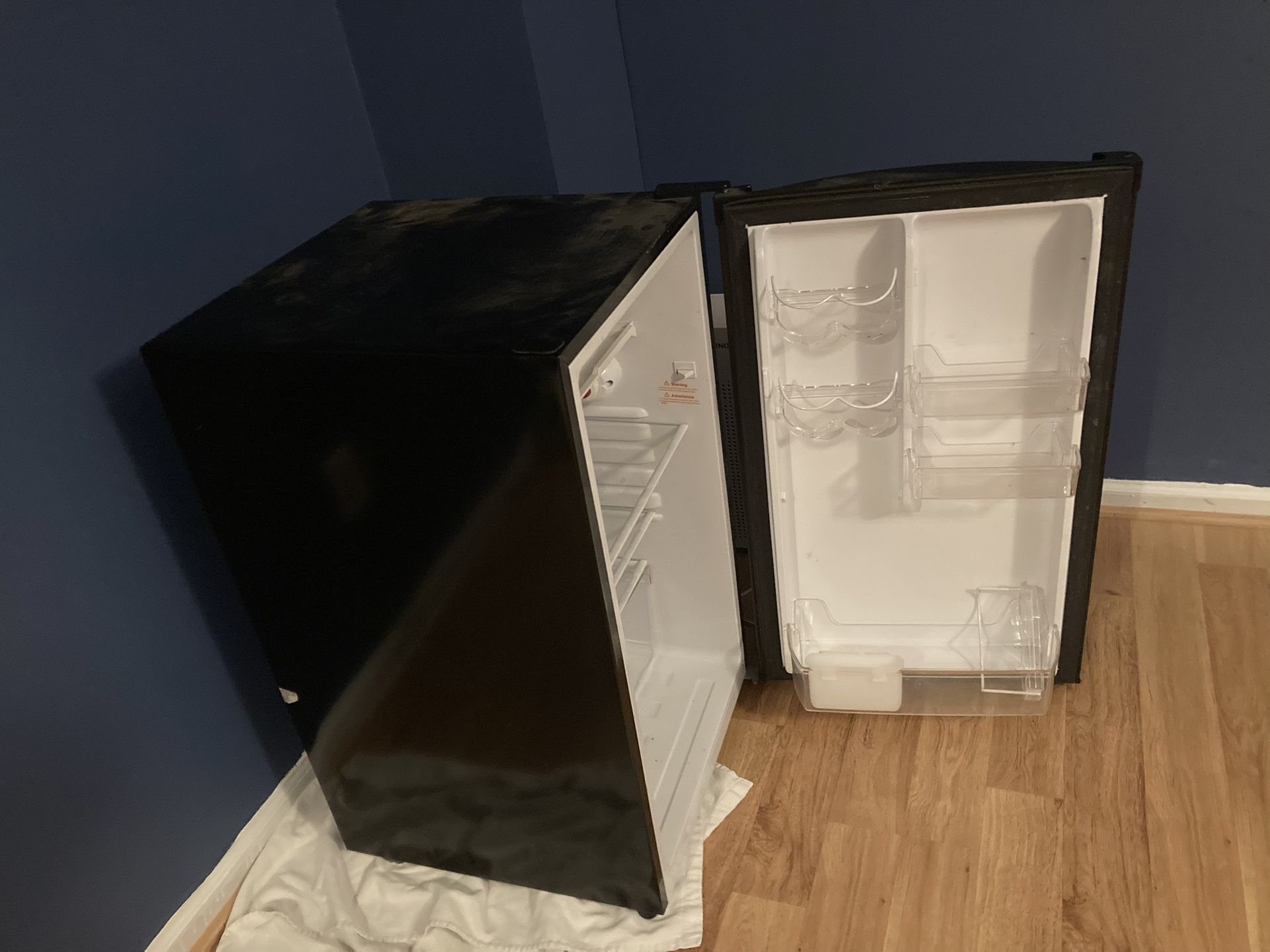 Magic chef 4.4 cu. ft. Mini Fridge