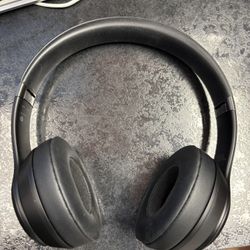 Beats Solo 4 - (Black)