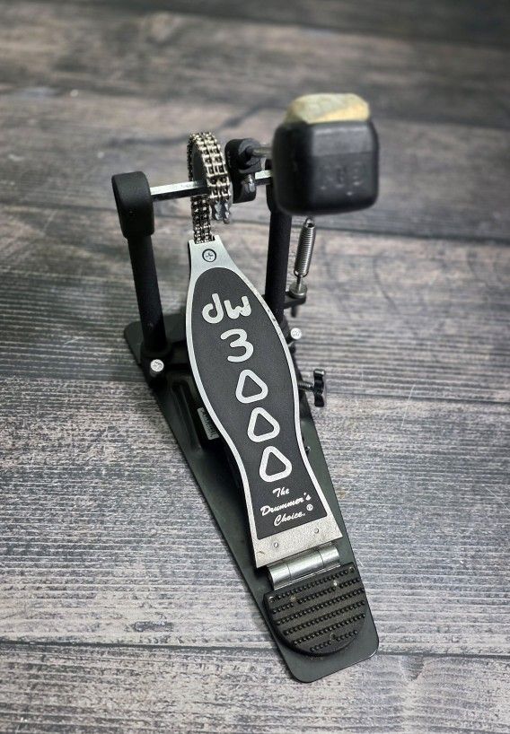 Dw 3000 Single Drum Pedal Double Chain !! $80 Or Best Offer !!