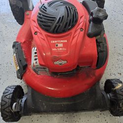 CRAFTSMAN M100 Gas Push Lawn Mower with 140-cc Briggs and Stratton Engine