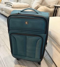 Carry on suitcase- works well