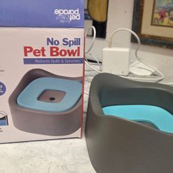 Pet Bowl No Spill 
Slow water feeder 35 Oz Water 