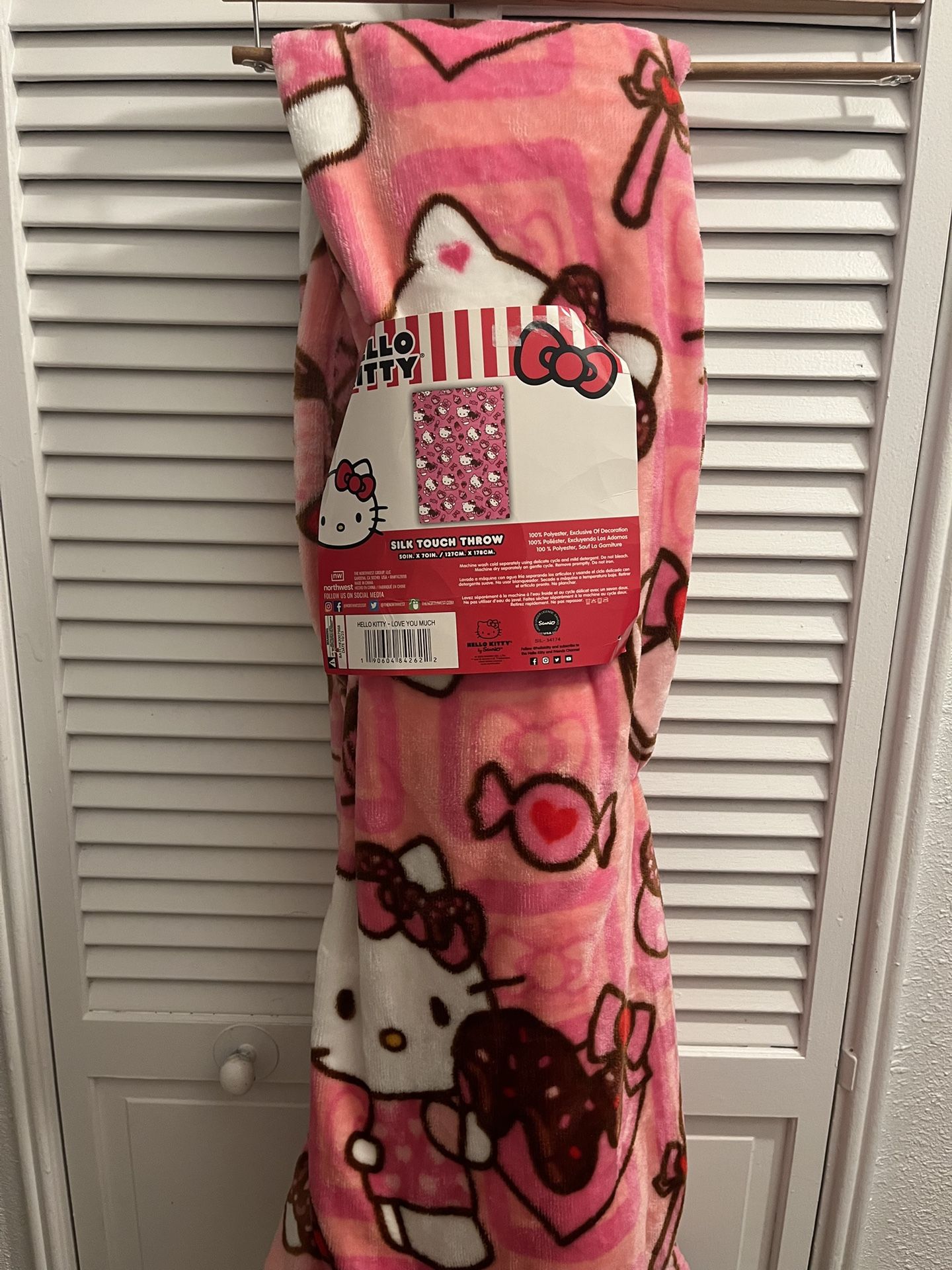 Hello Kitty Valentines Blanket