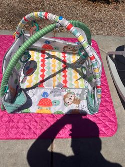 Keeps babies safe & occupied