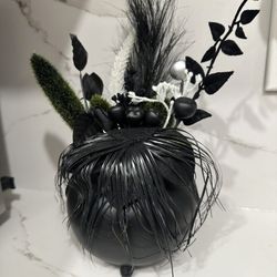 Halloween Creepy Plant (ceramic) NEW 