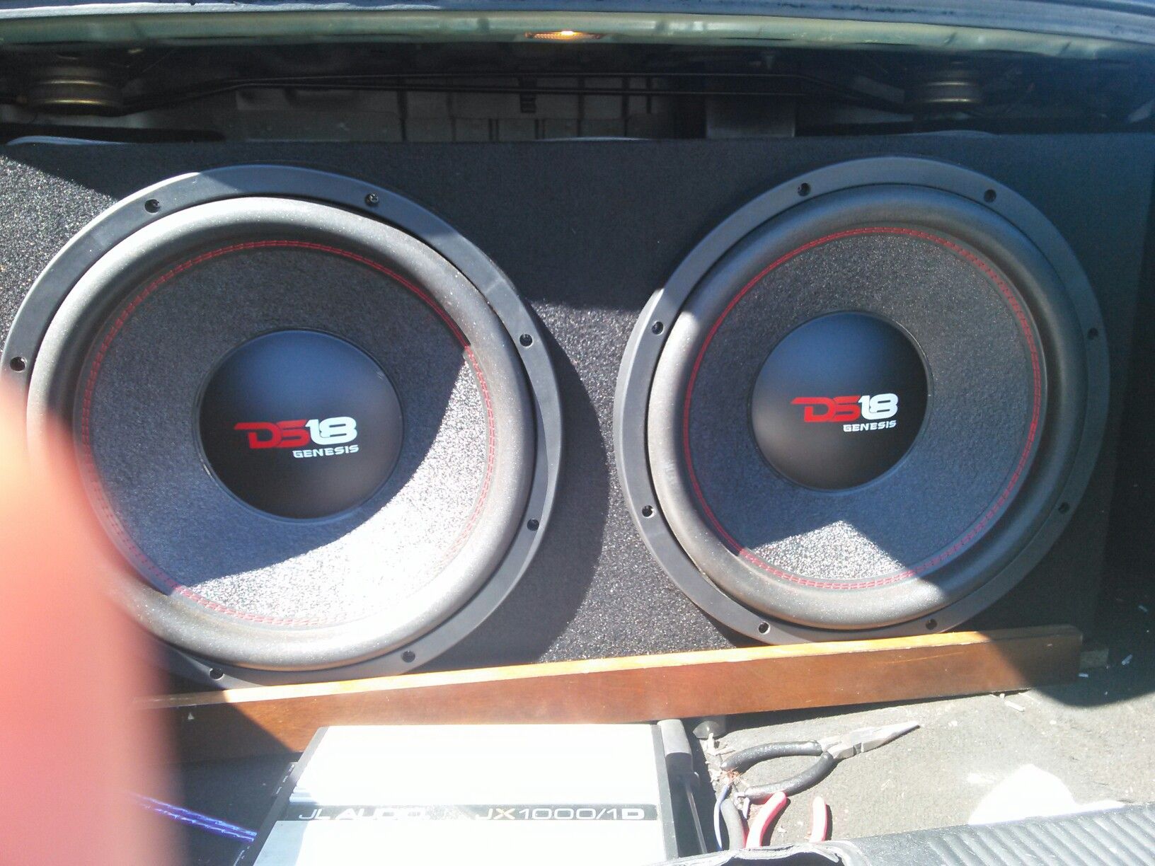 2 Ds18 Genises 15' speakers & JL audio JX1k/1D