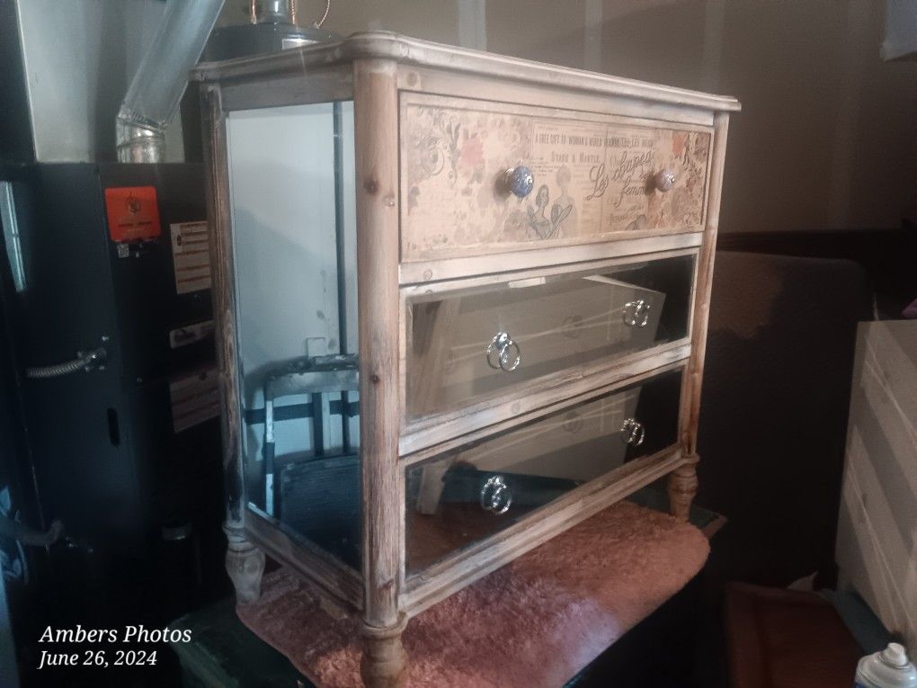 Mirrored Dresser And Nightstands
