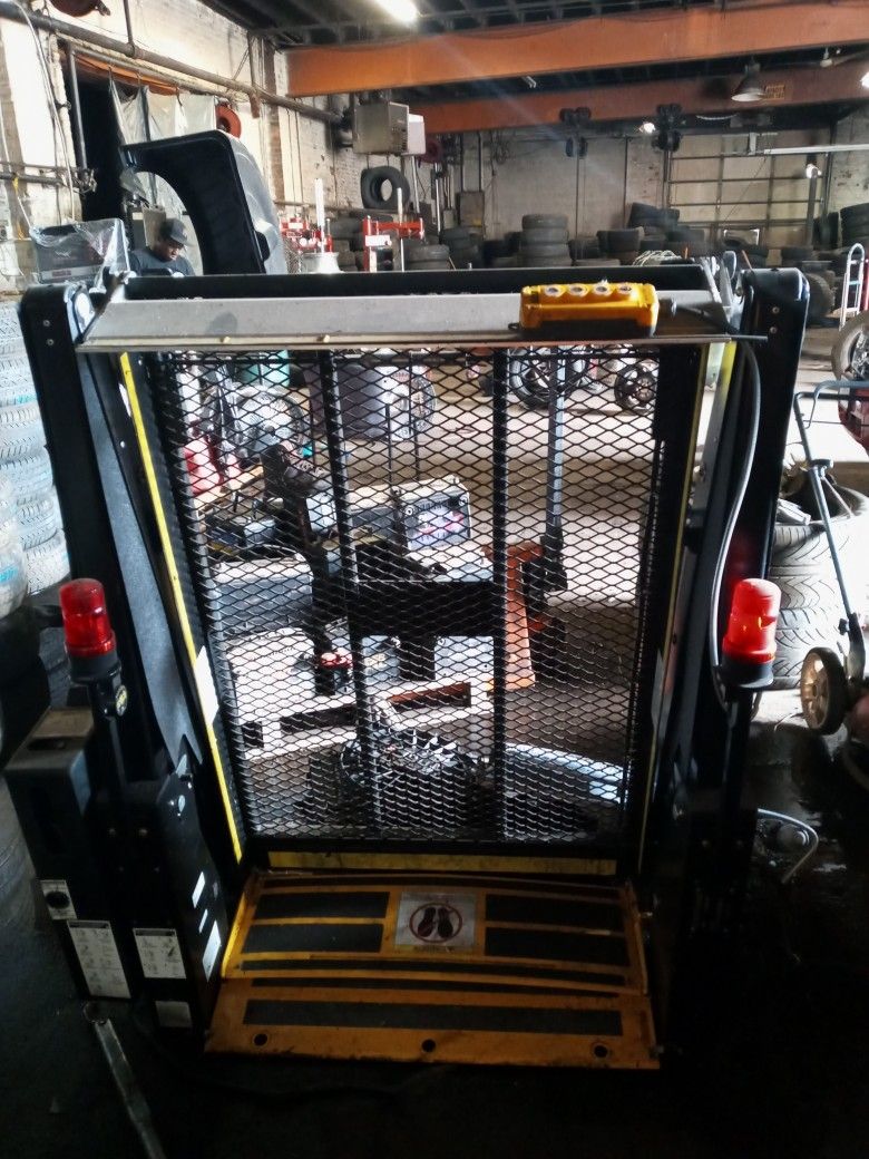 Wheelchair Lift All Accessories With It