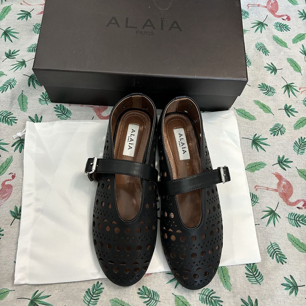 Black Leather Hollow Ballet Flats 