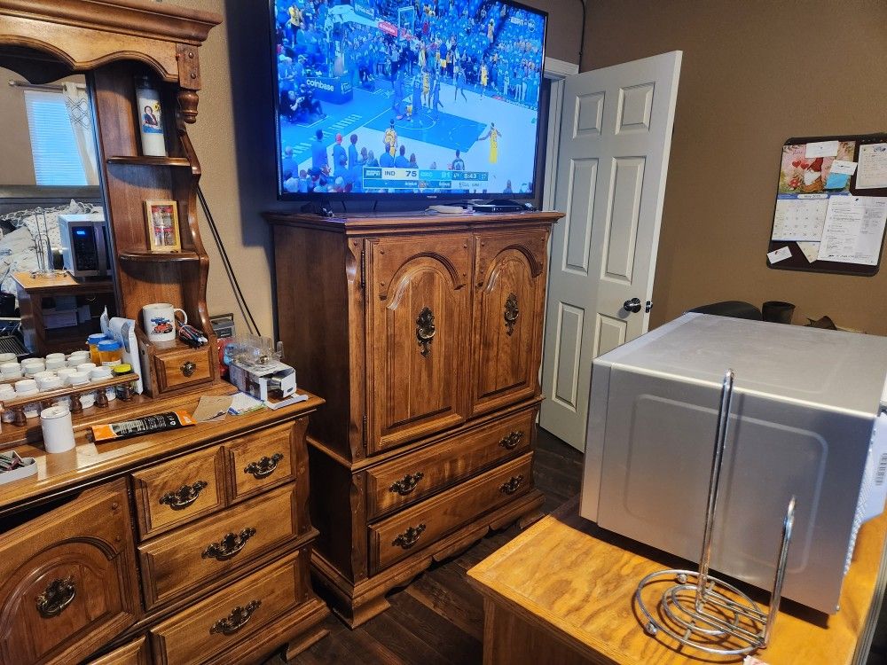 Armoire Chest