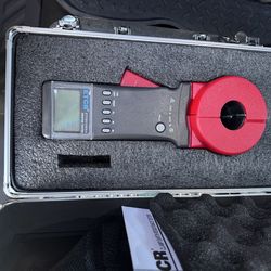 ETCR ETCR2100A+ Ground Resistance Clamp Meter (Ground Tester).