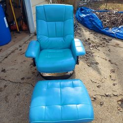 Recliner  Chair. Swivels  With  Ottoman  Swivels  Great  Condition   Not Leather   Can't Tell The Difference 