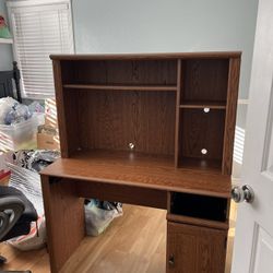 Computer desk with hutch 