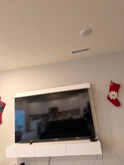 Tv holder