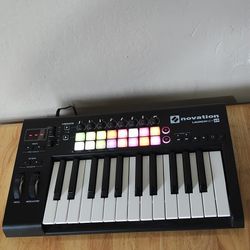 Novation Launchkey 25 MK4 25-key Keyboard Controller