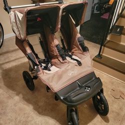 tiggeri værdig Fare Baby Jogger City Classic Double Stroller for Sale in Roselle, IL - OfferUp