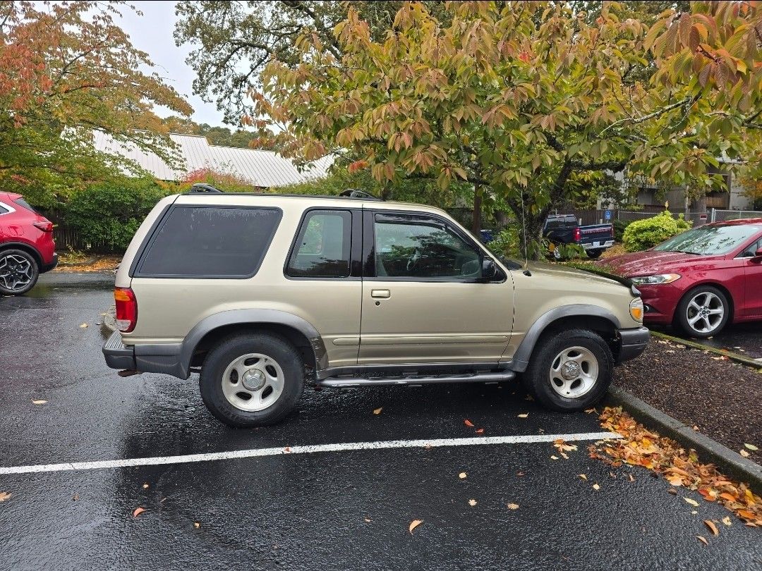 2000 Ford Explorer