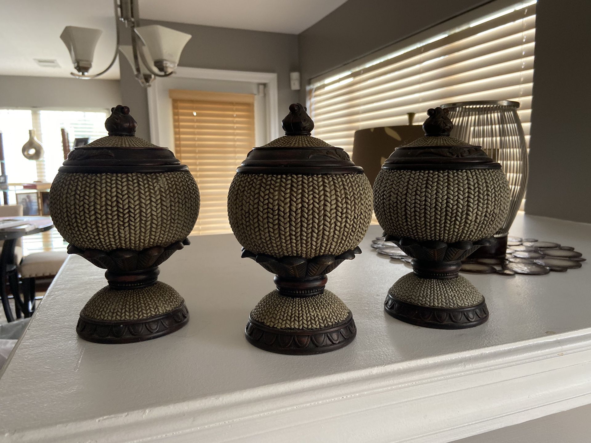 3 decorative canisters (pending pickup)