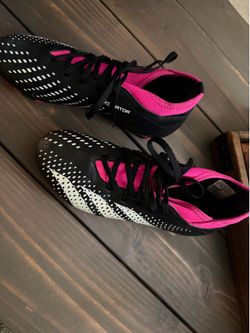 Soccer shoes