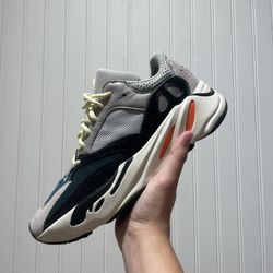 Size 10 Yeezy 700 Wave Runner