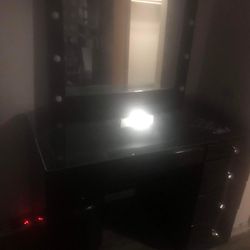 Boahaus MakeUp Vanity Desk With Lights
