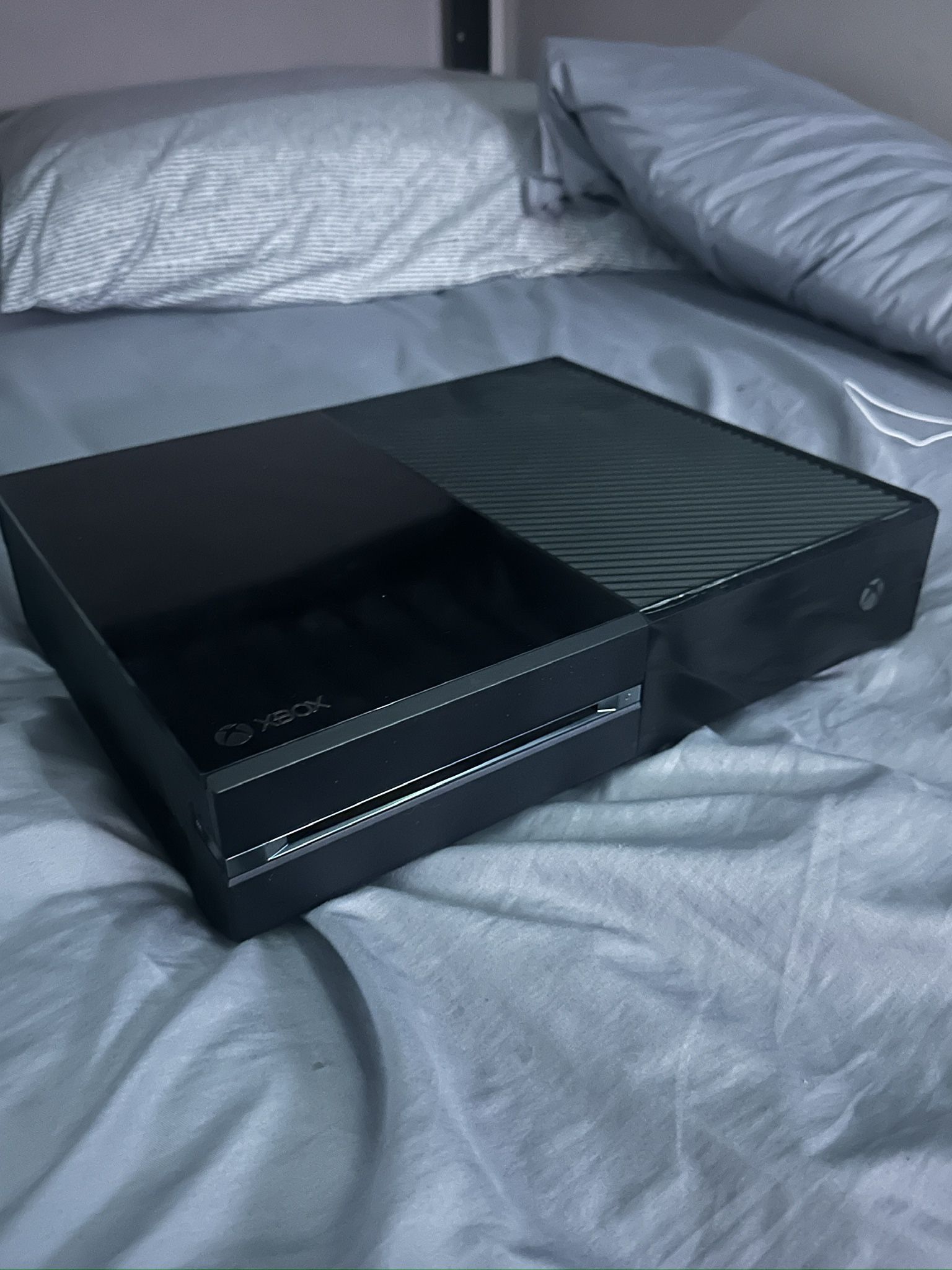 Xbox 1 rarely Used Brand New (negotiable)
