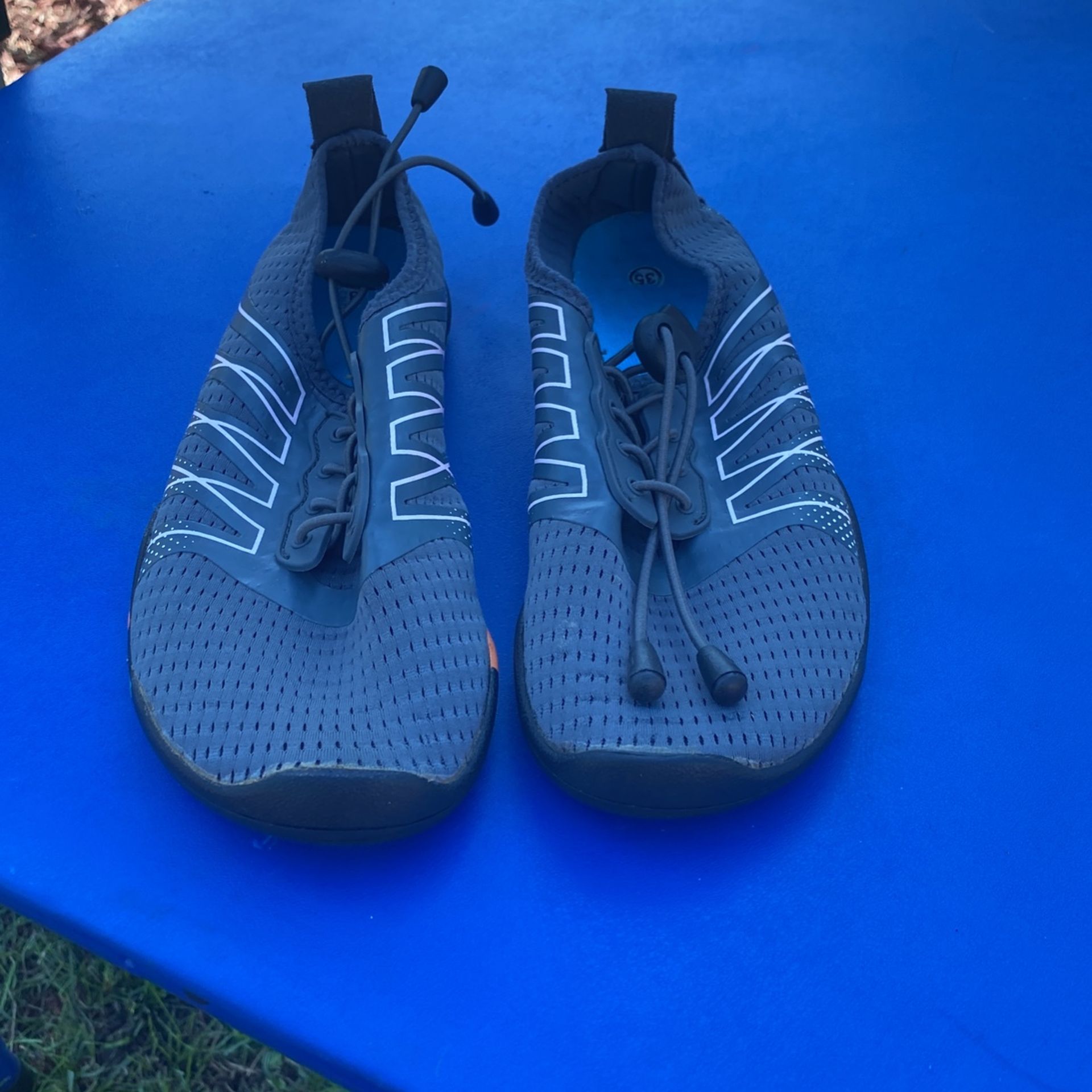 Water shoes size 3