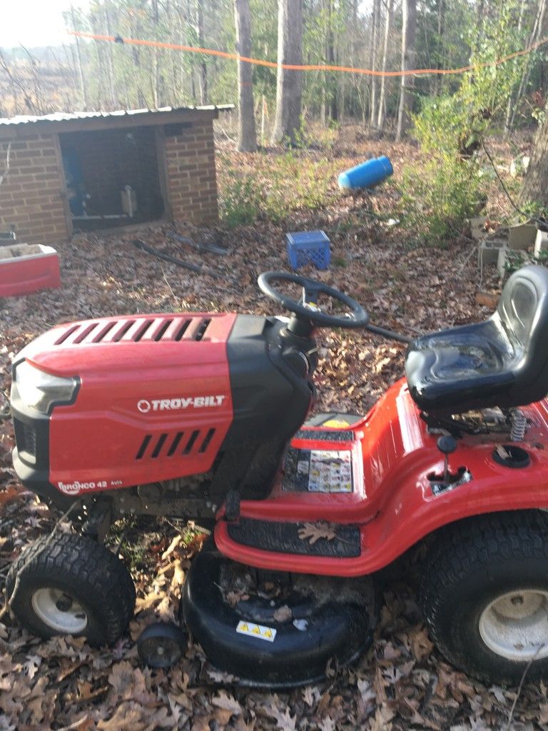 Troy Bilt Bronco 42 Riding Mower