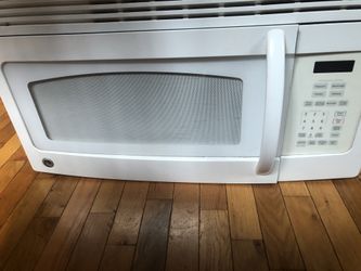 GE Microwave with Bracket