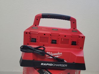 Milwaukee
M18 18V Lithium-Ion PACKOUT 6-Port Rapid Charger