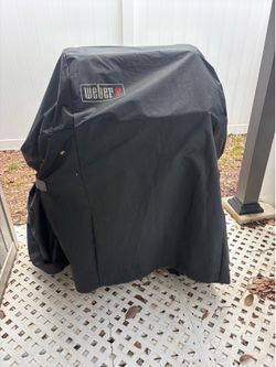Weber Stainless Steel Spirit Grill in Very Good Condition.