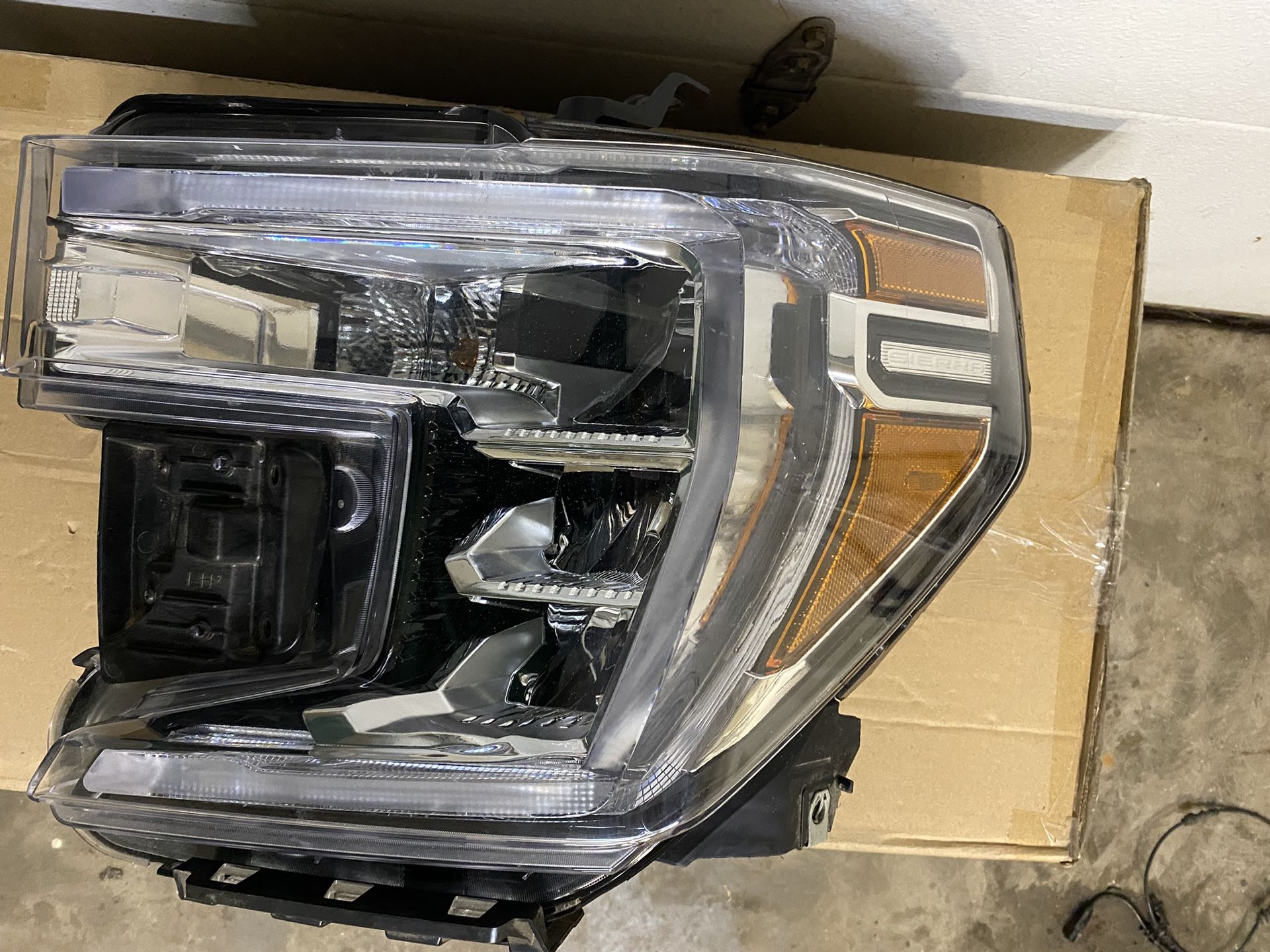GMC Sierra 1500 Headlights