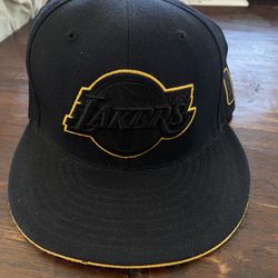 Adidas Lakers Fitted hat