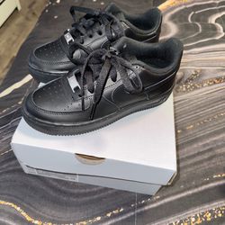 NEW Nike Size 2