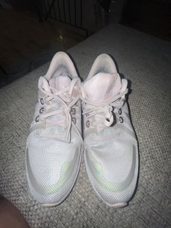 Woman’s Nike Quest Running Shoes 